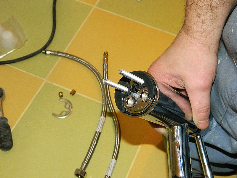 Замена крана на кухне: демонтаж, установка смесителя с креплением на гайку