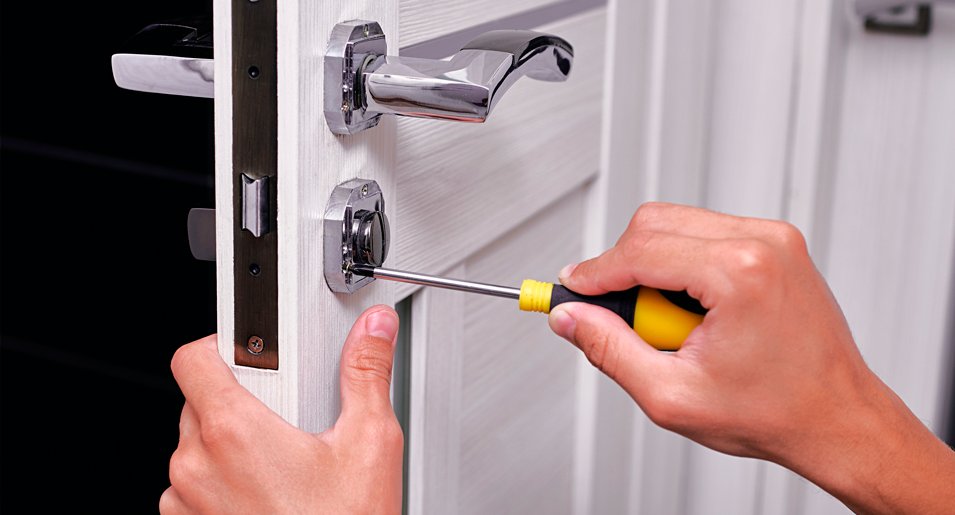 Как открывать дверной замок без ключей: оценка проблемы, инструменты и самые популярные методы "взлома"
