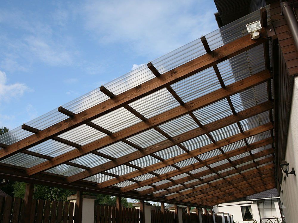 Прозрачная крыша: нюансы устройства и виды материалов