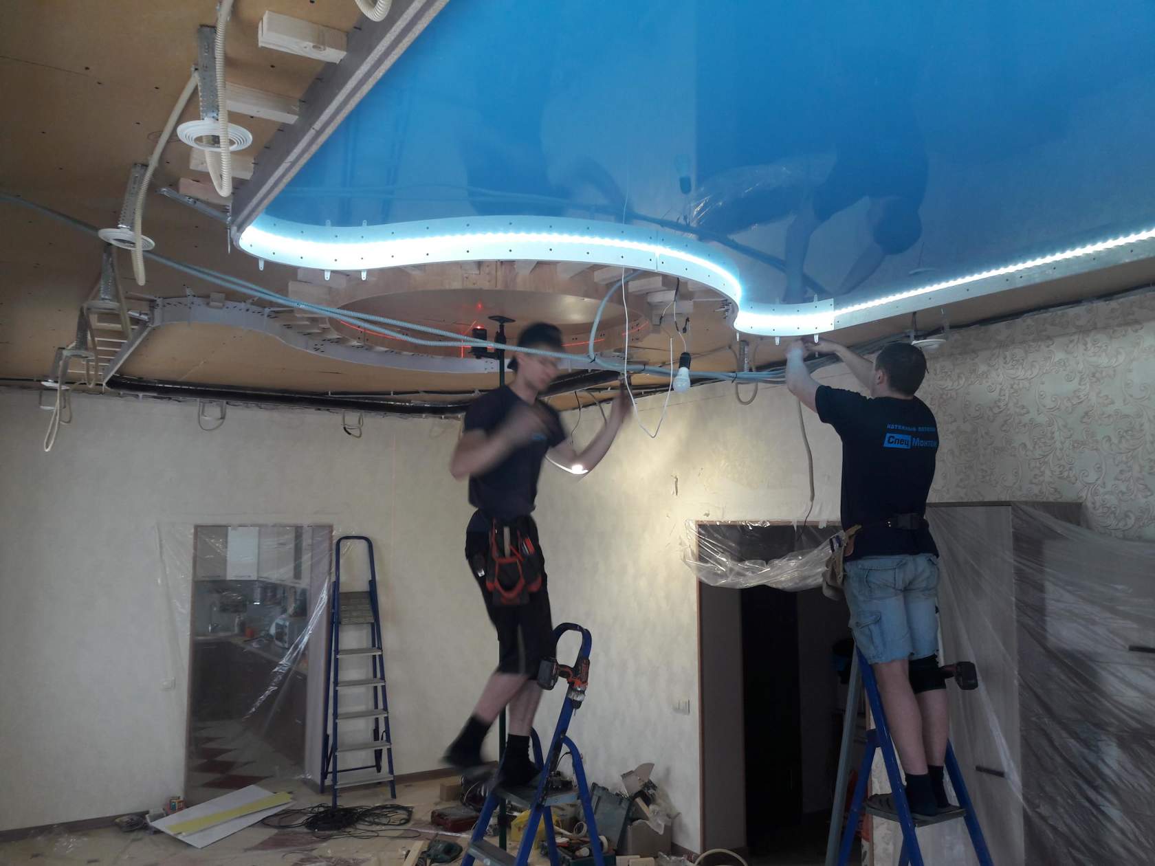 Двухуровневые потолки — проектирование и создание дизайна, монтаж и освещение своими руками (115 фото)