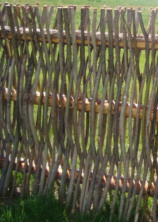 Плетеный забор своими руками: фото, схема, видео инструкция