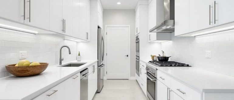 Какие стили интерьера лучше всего подходят для прямых кухонь: от минимализма до неоклассики