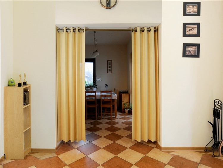 Двери в кладовку в квартире: как оформить маленькую и легкую дверь