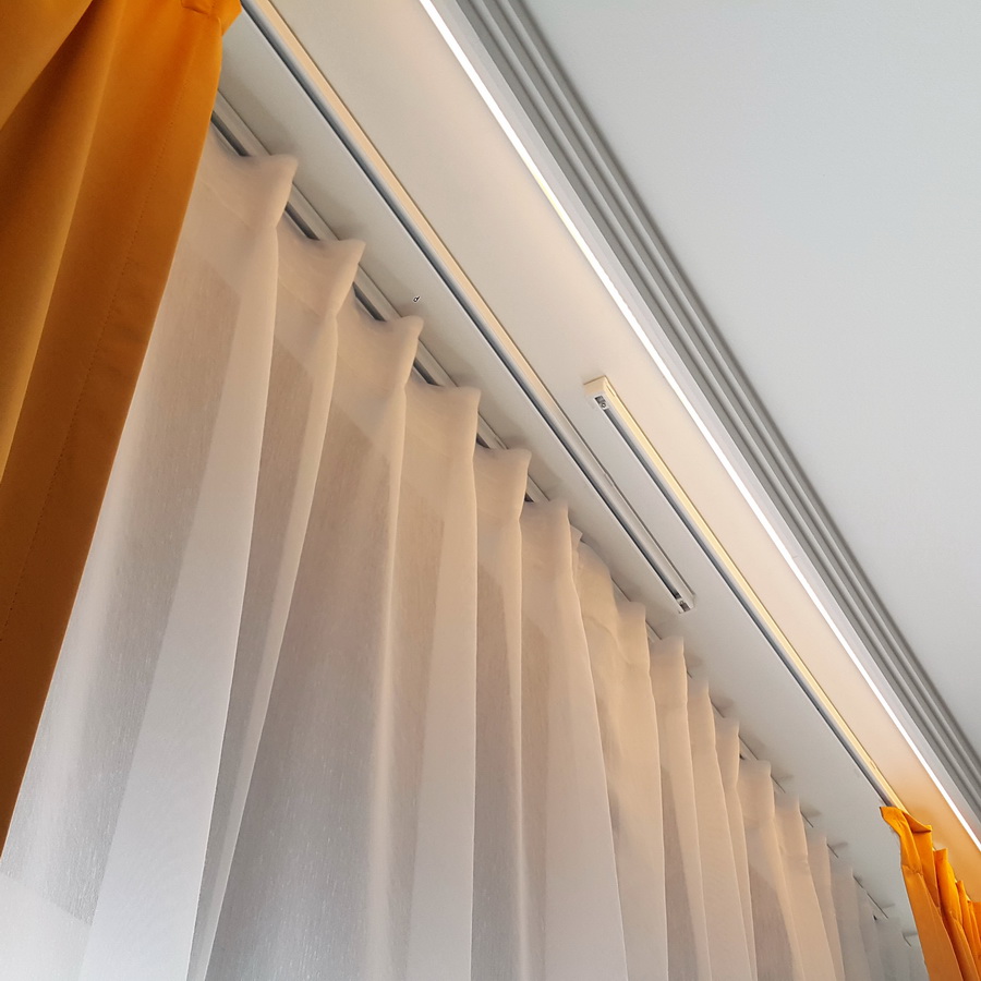 Как повесить шторы на потолочный карниз правильно?