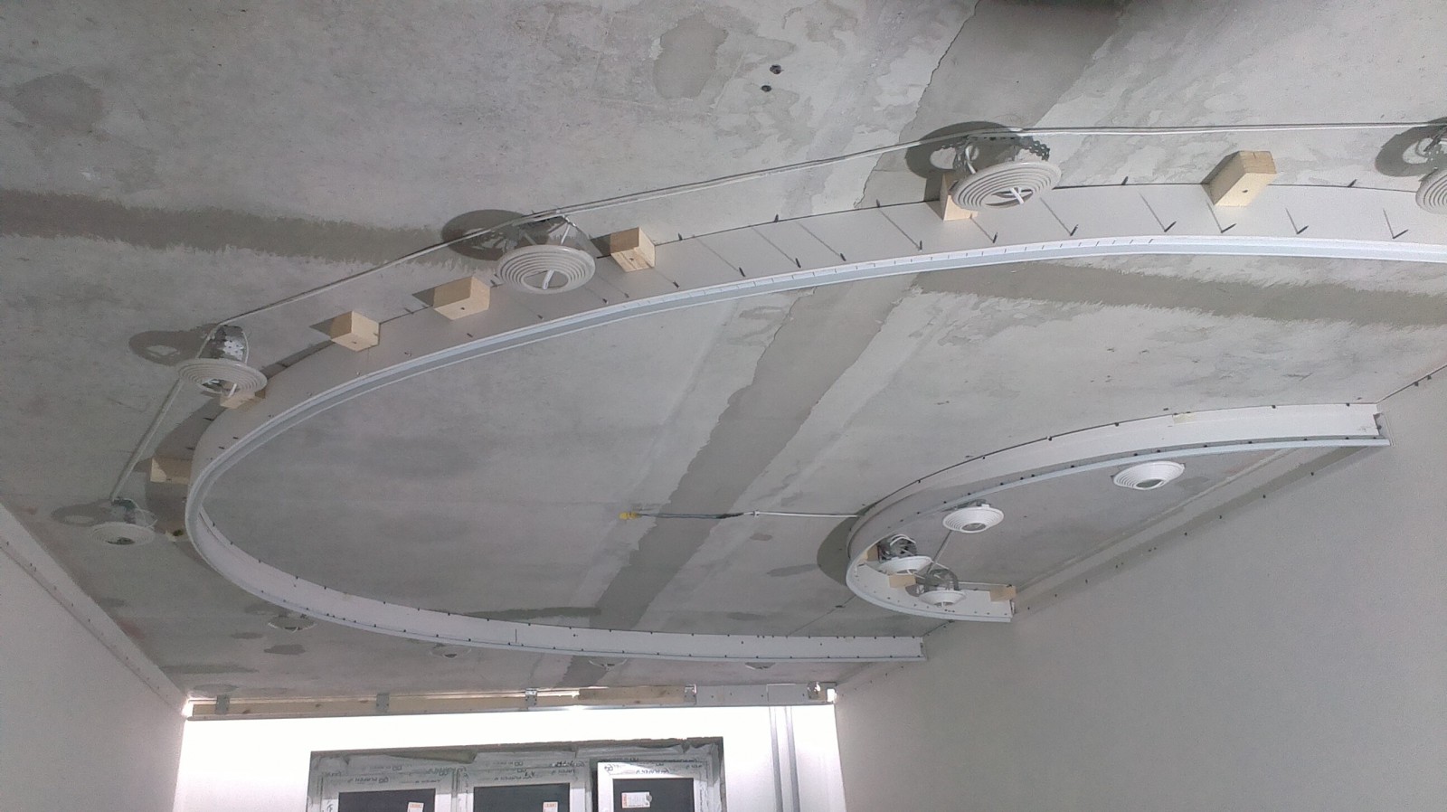 Двухуровневый потолок из гипсокартона своими руками 65 фото как сделать двухуровневую конструкцию с подсветкой
