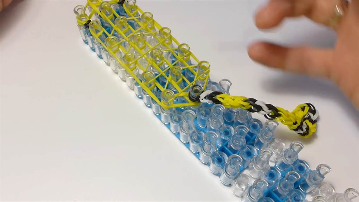 Плетение из резинок: схемы для начинающих, что можно сделать, браслеты на рогатке, фигурки на станке, видео уроки, мастер-классы