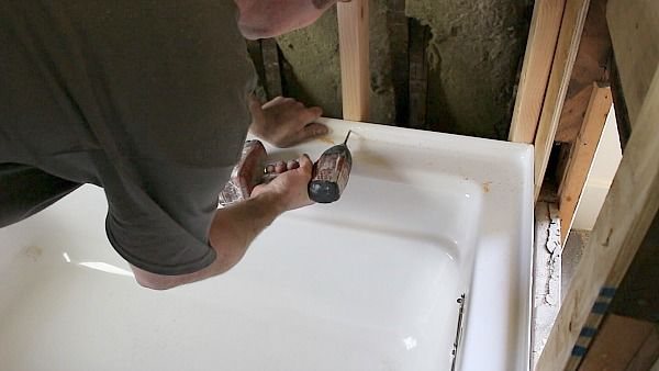 Установка новой ванны: демонтаж старой и особенности монтажа своими руками