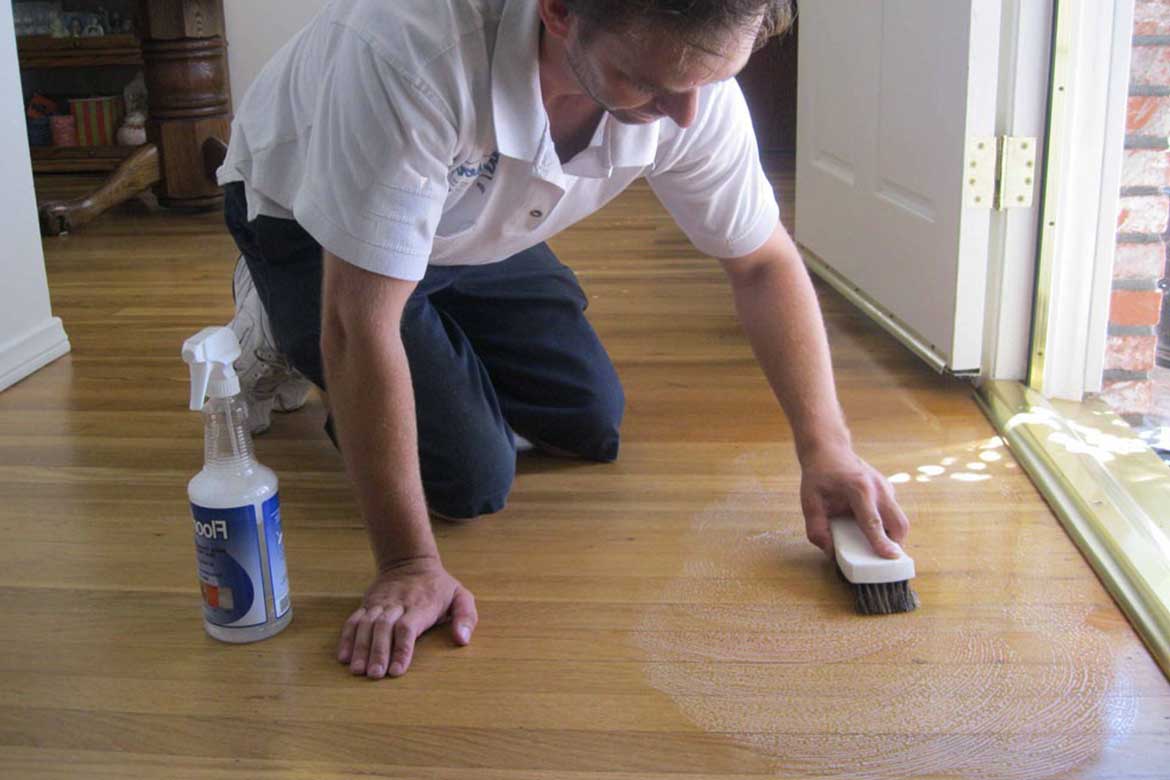 Как и чем отмыть линолеум от въевшейся грязи в домашних условиях?