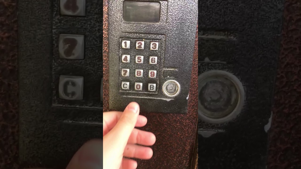 Как узнать код домофона и открыть дверь без ключа?