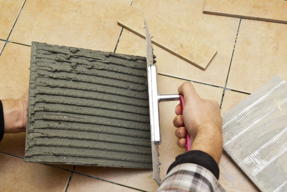 Укладка плитки на плитку: когда это возможно, обработка старого покрытия, необходимые материалы, технология укладки