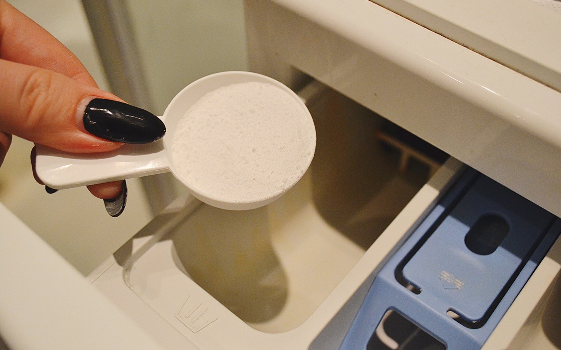 Как почистить стиральную машину лимонной кислотой: преимущества и недостатки способа