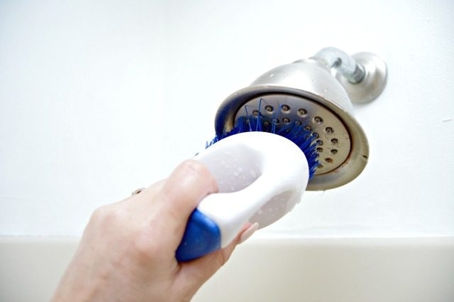 Как почистить душевую лейку от известкового налета / vantazer.ru – информационный портал о ремонте, отделке и обустройстве ванных комнат
