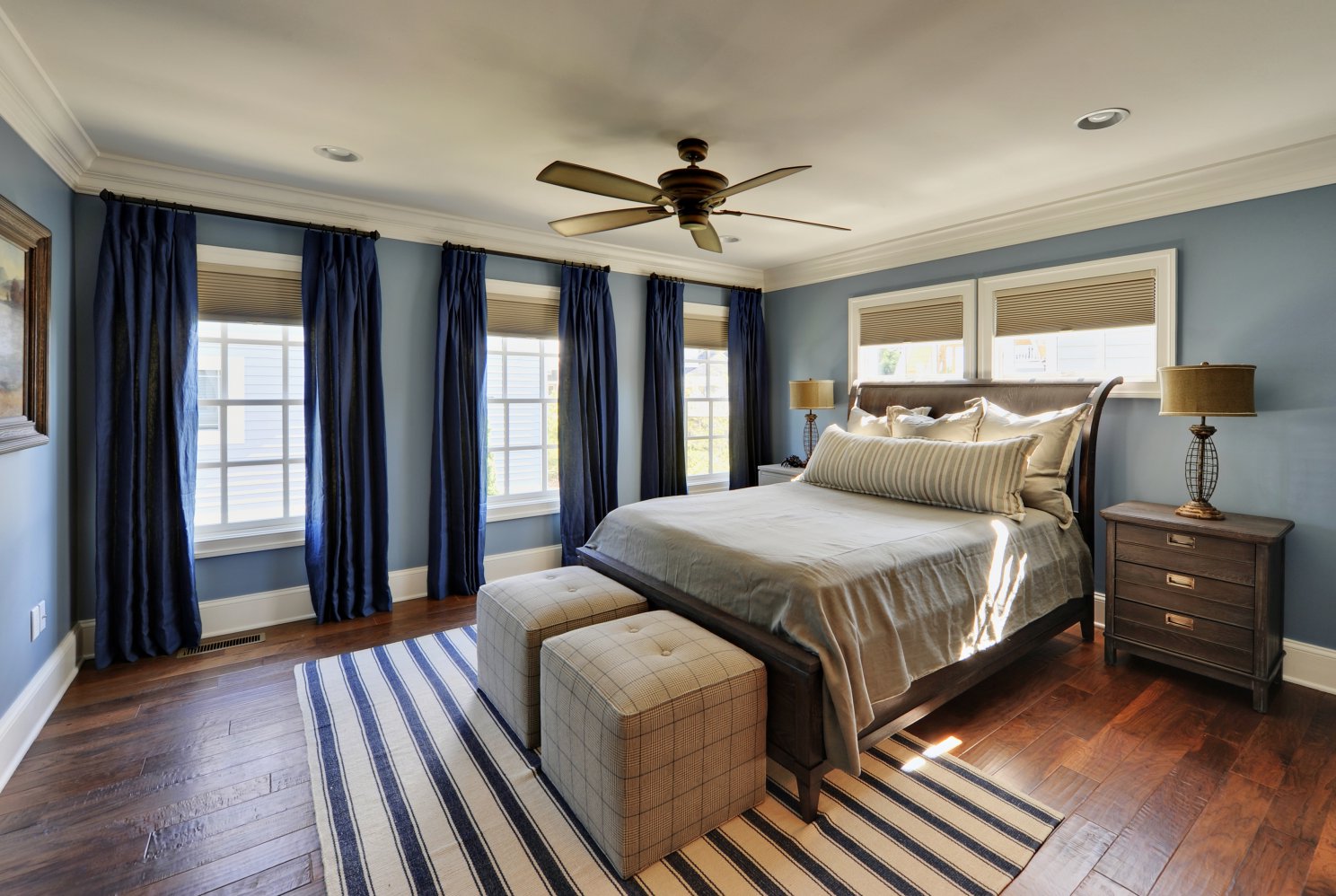 Спальня в голубых тонах - оригинальные идеи интерьера, возможные сочетания цветов в дизайне + фото