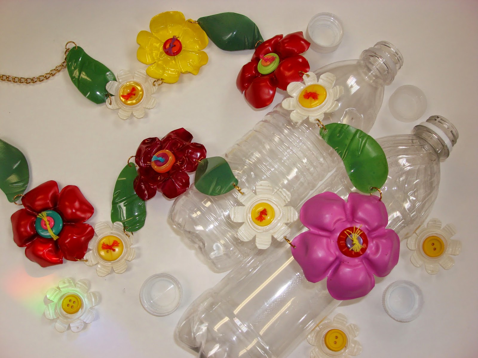 Как сделать цветы из пластиковых бутылок? 4 мастер-класса с фото