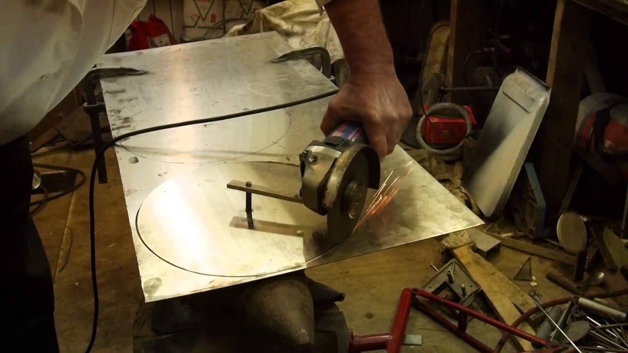 Как вырезать круглое отверстие в металле электролобзиком. вырезаем отверстия электролобзиком