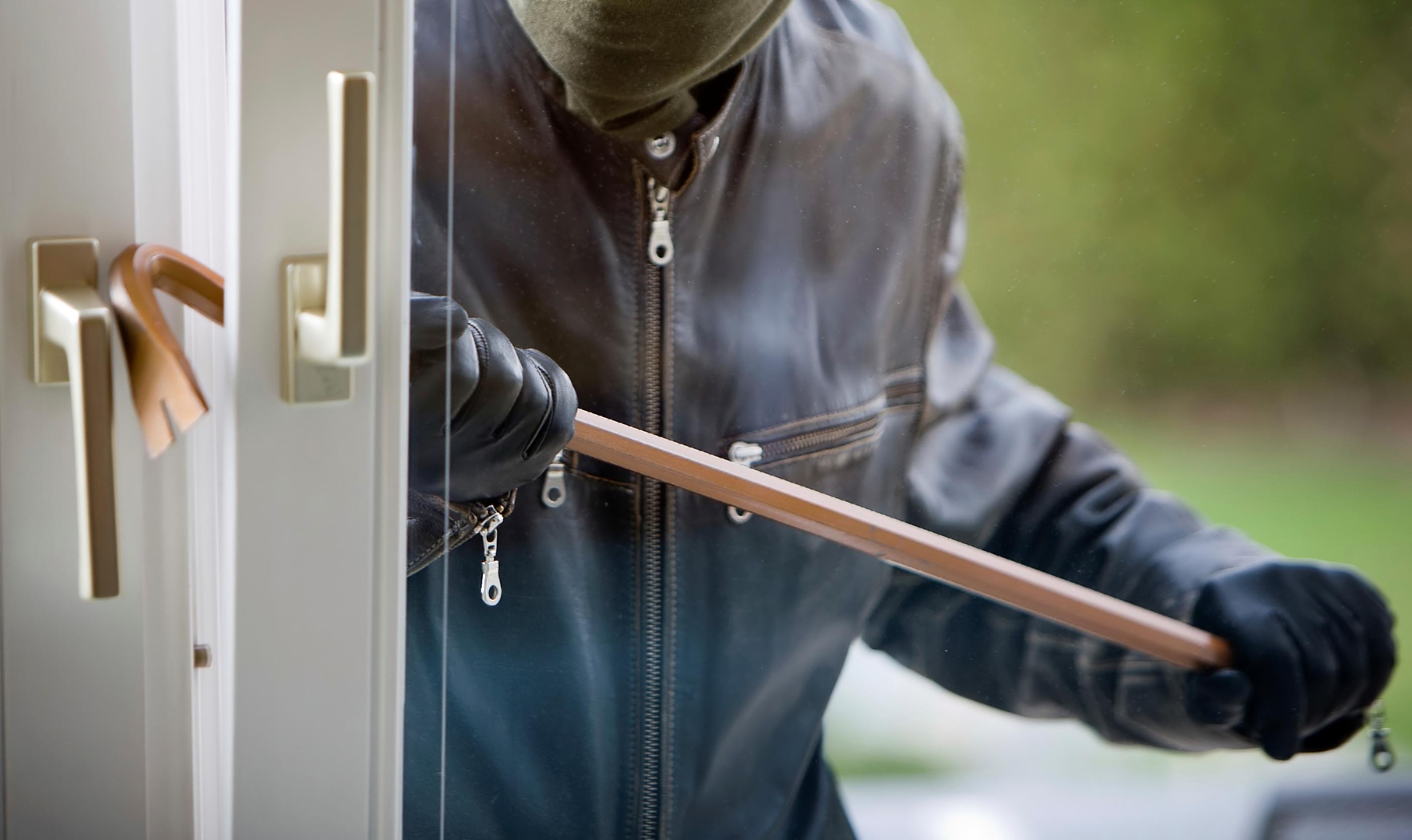 Как защитить гаражные ворота от взлома?