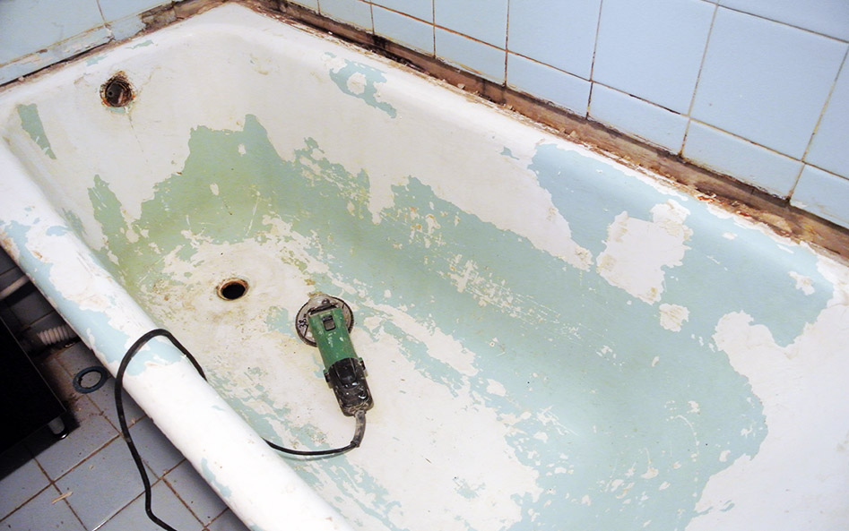 Восстановление эмали чугунной ванны можно сделать своими руками Как правильно сделать такое покрытие и отреставрировать ванну Какие тонкости ремонта ванной стоит учесть
