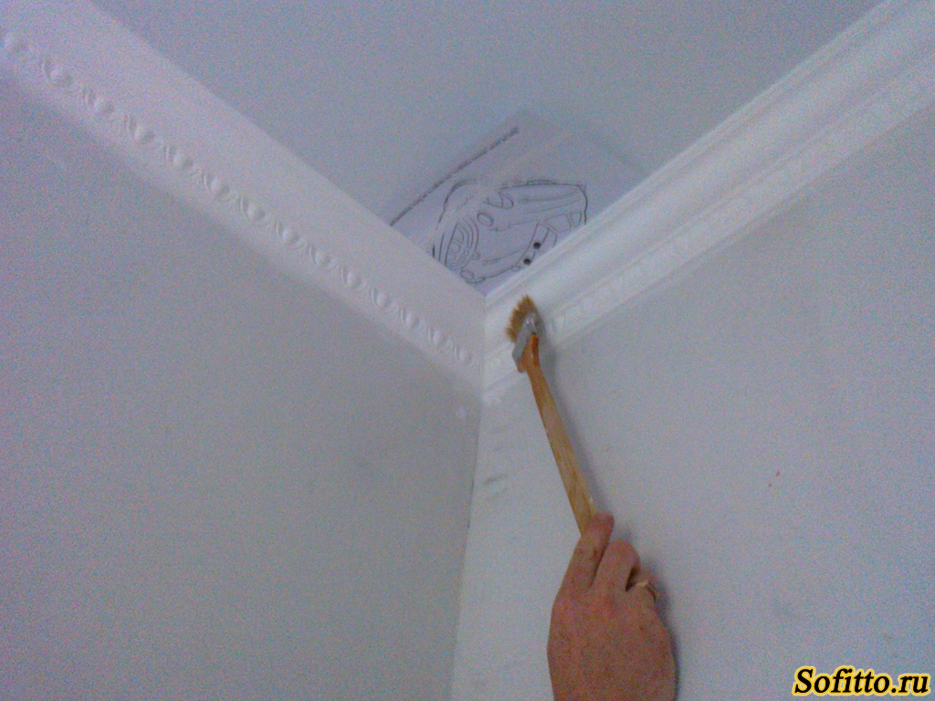 Как снять плинтус с натяжного потолка: правильный демонтаж своими руками