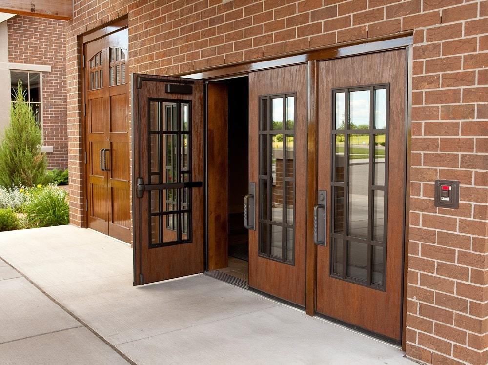 Как выбрать входную металлическую дверь в квартиру: советы профессионала
