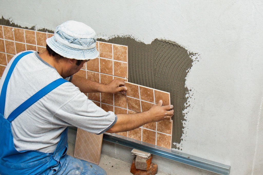 Правильная технология укладки плитки на стену: все этапы, важные нюансы и как это выглядит