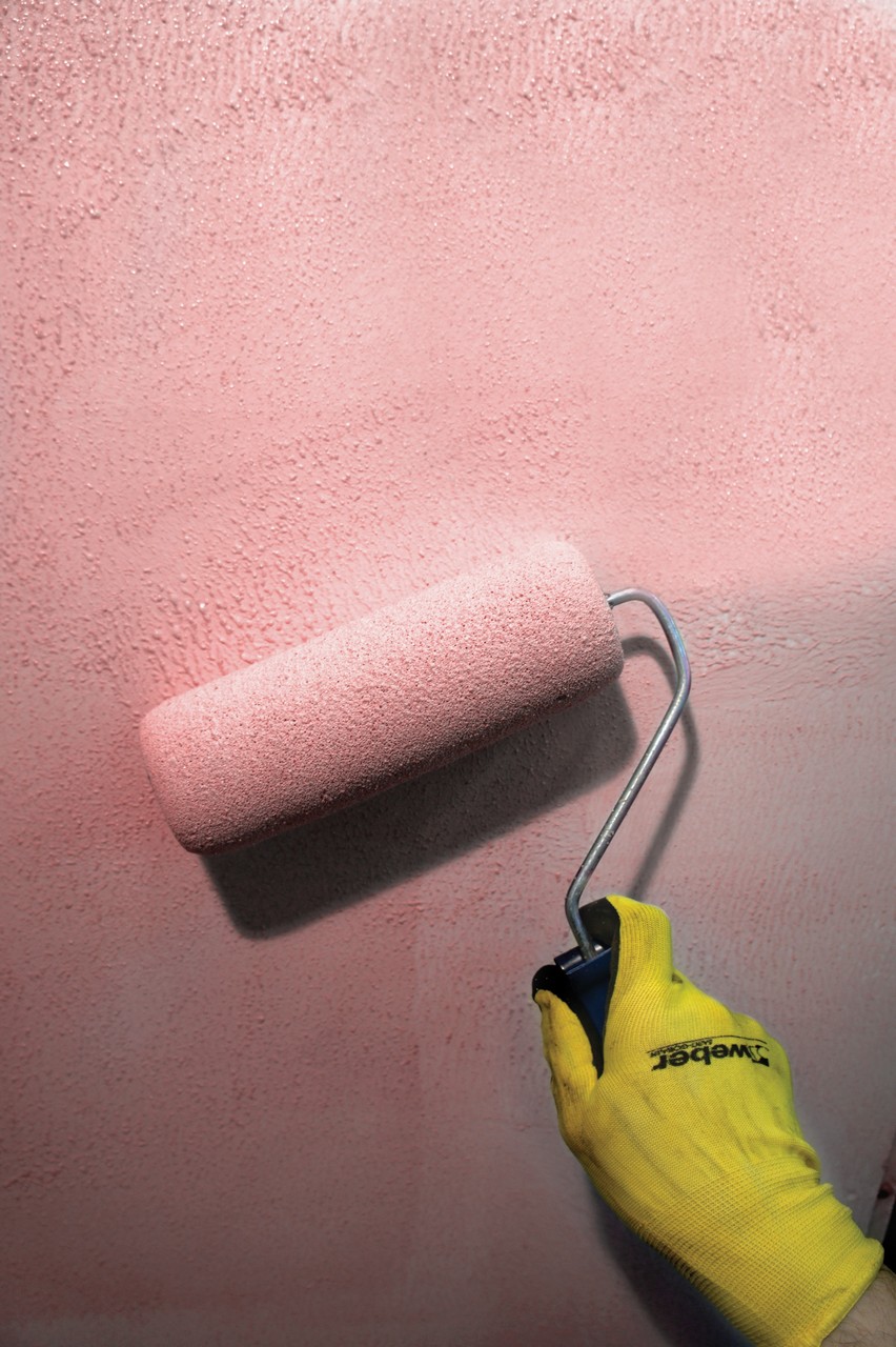 Окраска шпаклевки. Стены окрашенные водоэмульсионной краской. Валики для покраски стен водоэмульсионной краской. Стены покрашены водоэмульсионной краской. Декоративная побелка стен.