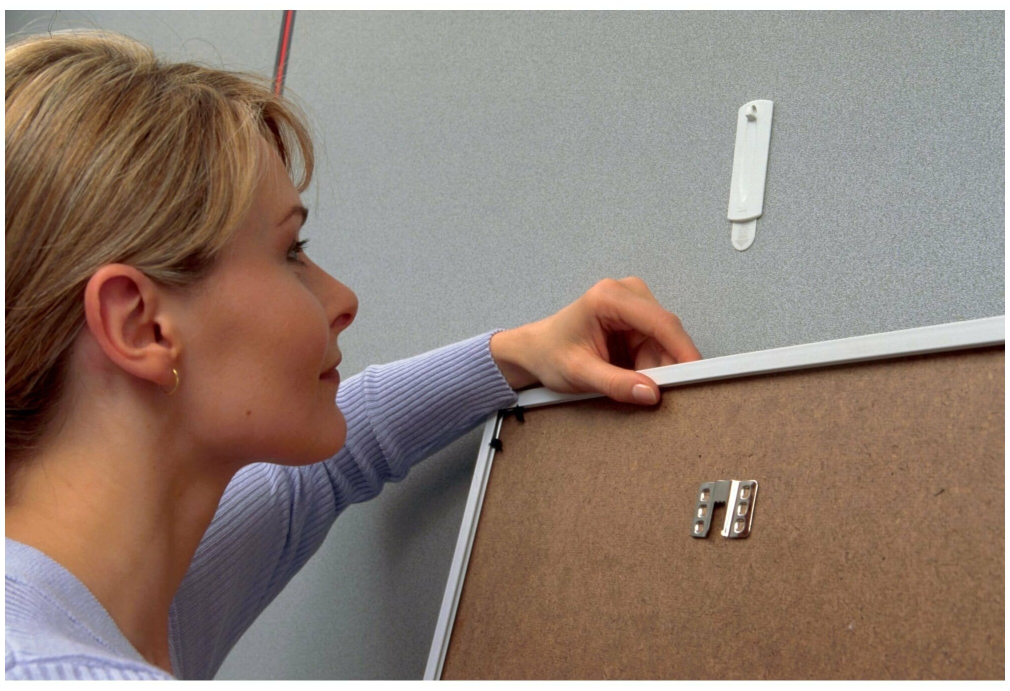 Практические советы домашним умельцам: как правильно повесить модульную картину на стену своими руками Выбор места для установки, существующие способы крепления Лучшие крепёжные элементы для фиксации модульных картин к поверхностям из различных материалов