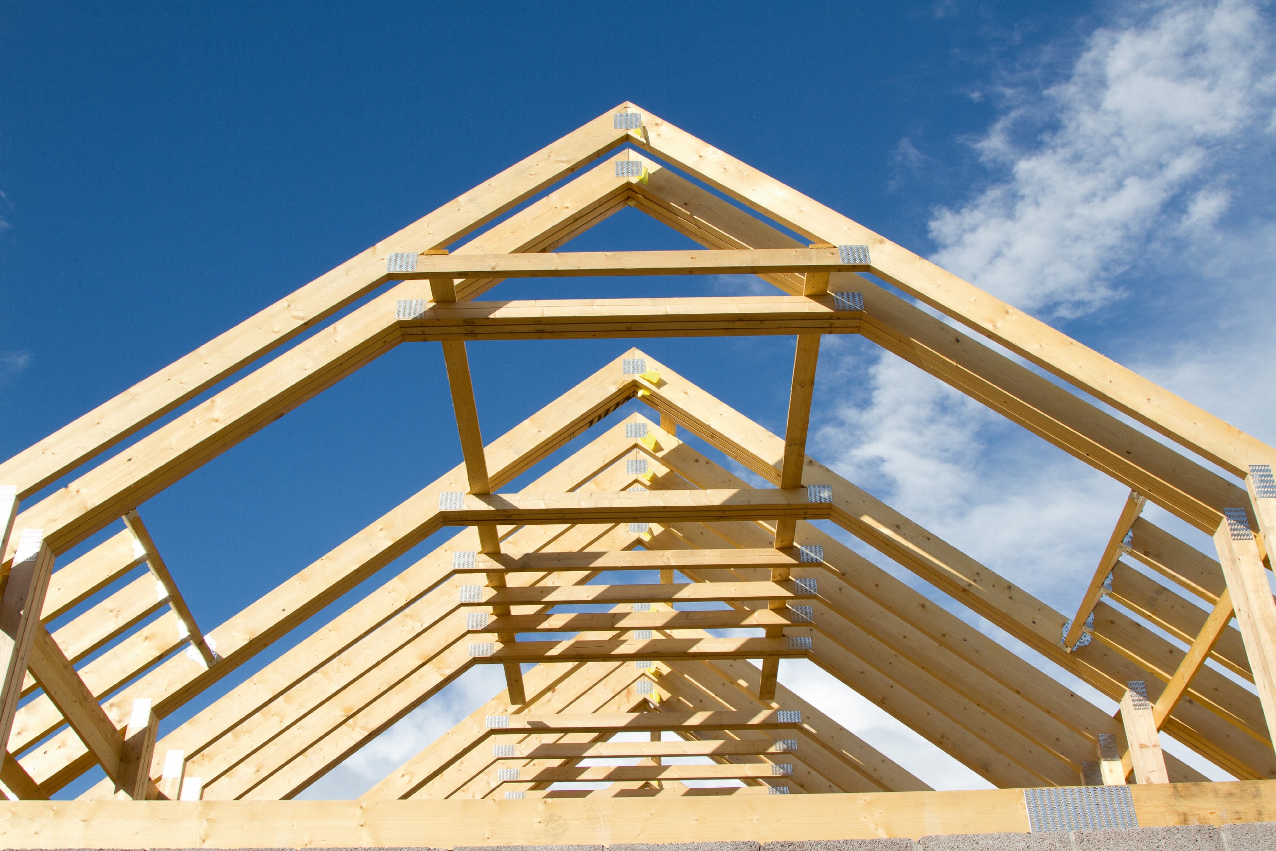 Конструкция крыши деревянного дома особенности каркаса и монтажа