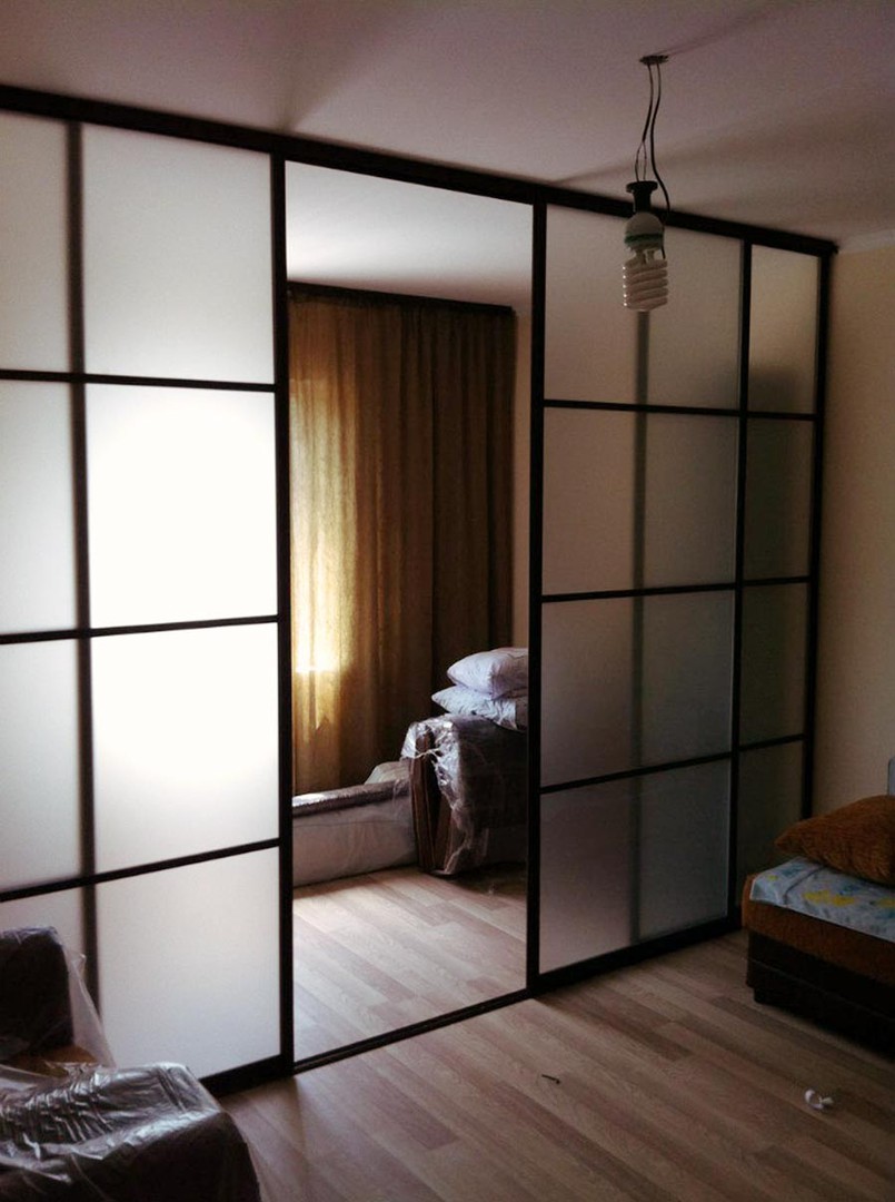 Шкаф-перегородка для разделения комнаты, стеллажи для зонирования пространства 

 - 29 фото