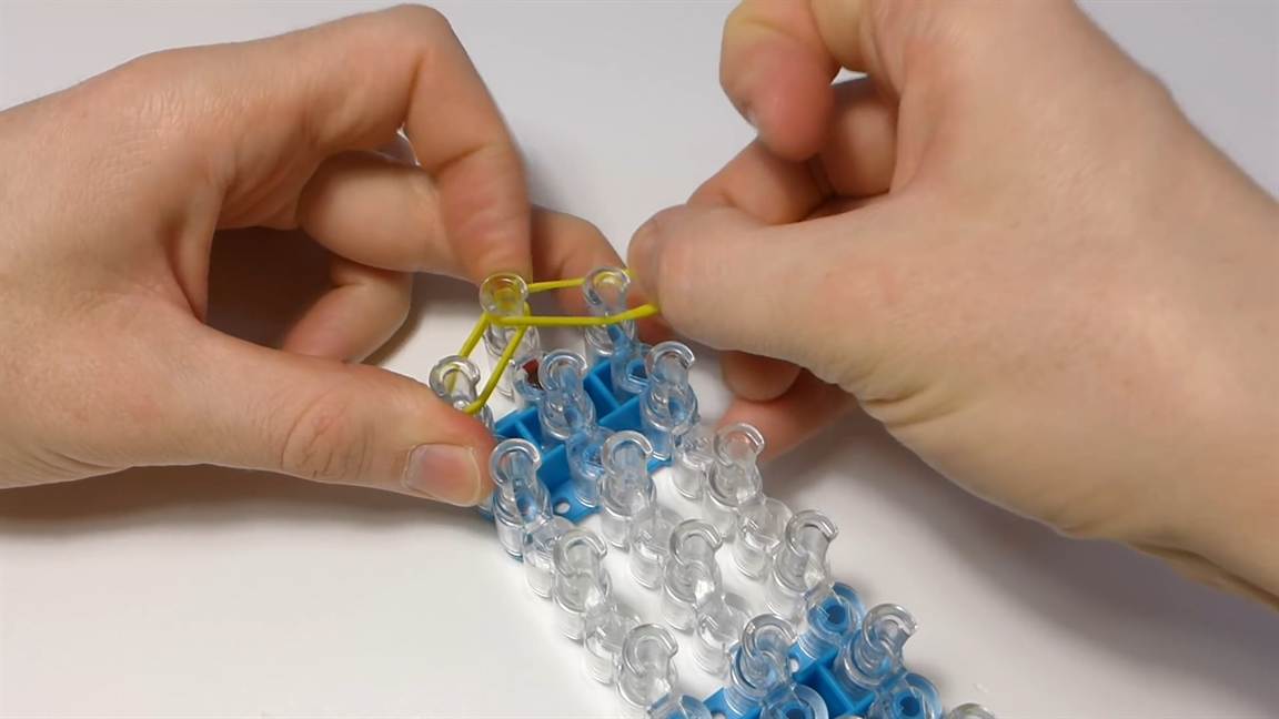 Плетение браслетов из резиночек. фото и видео.