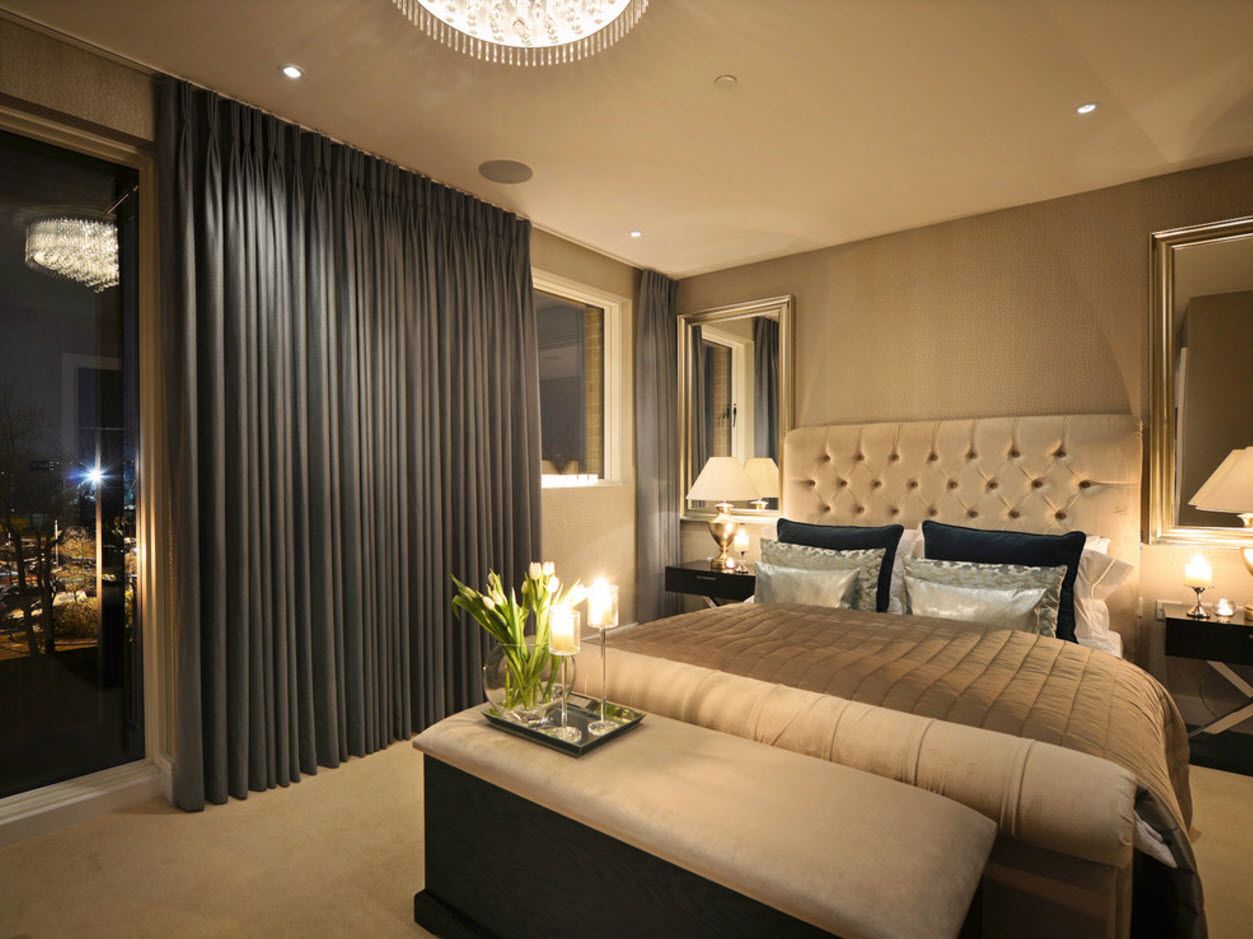 Шторы в спальню в современном стиле: красивый дизайн белых и темных портьер и занавесок от солнца, на одну сторону
 - 29 фото